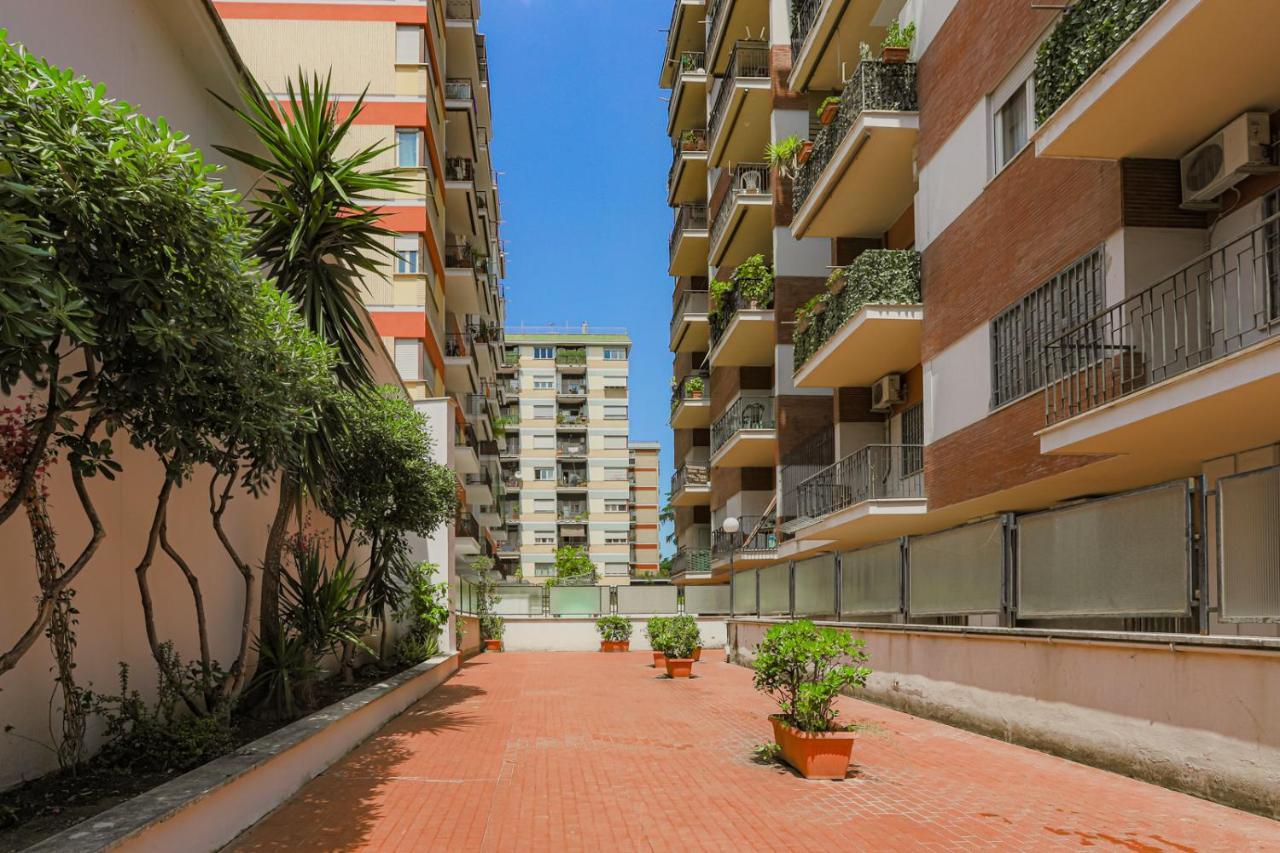 Tiburtina Flam Guest House Рим Экстерьер фото
