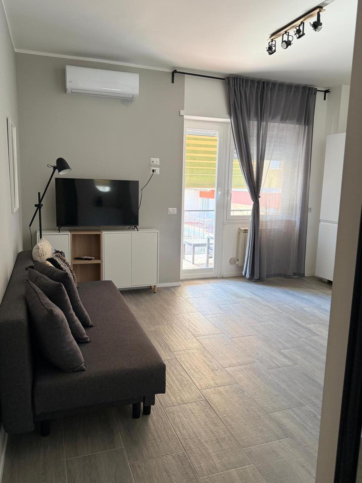 Tiburtina Flam Guest House Рим Экстерьер фото